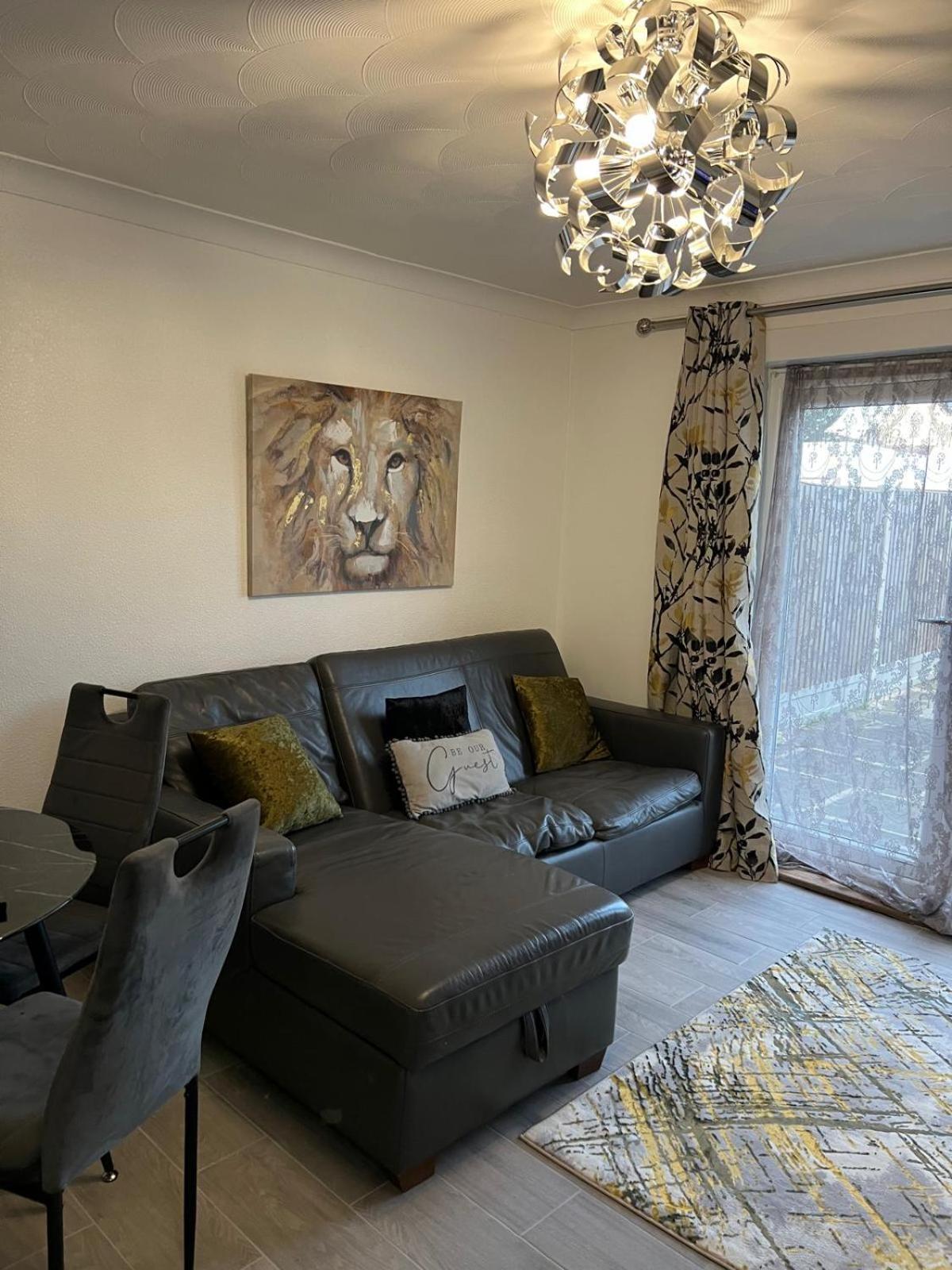 Beautiful 2-Bedroom In Grays Close To Lakeside Exterior foto