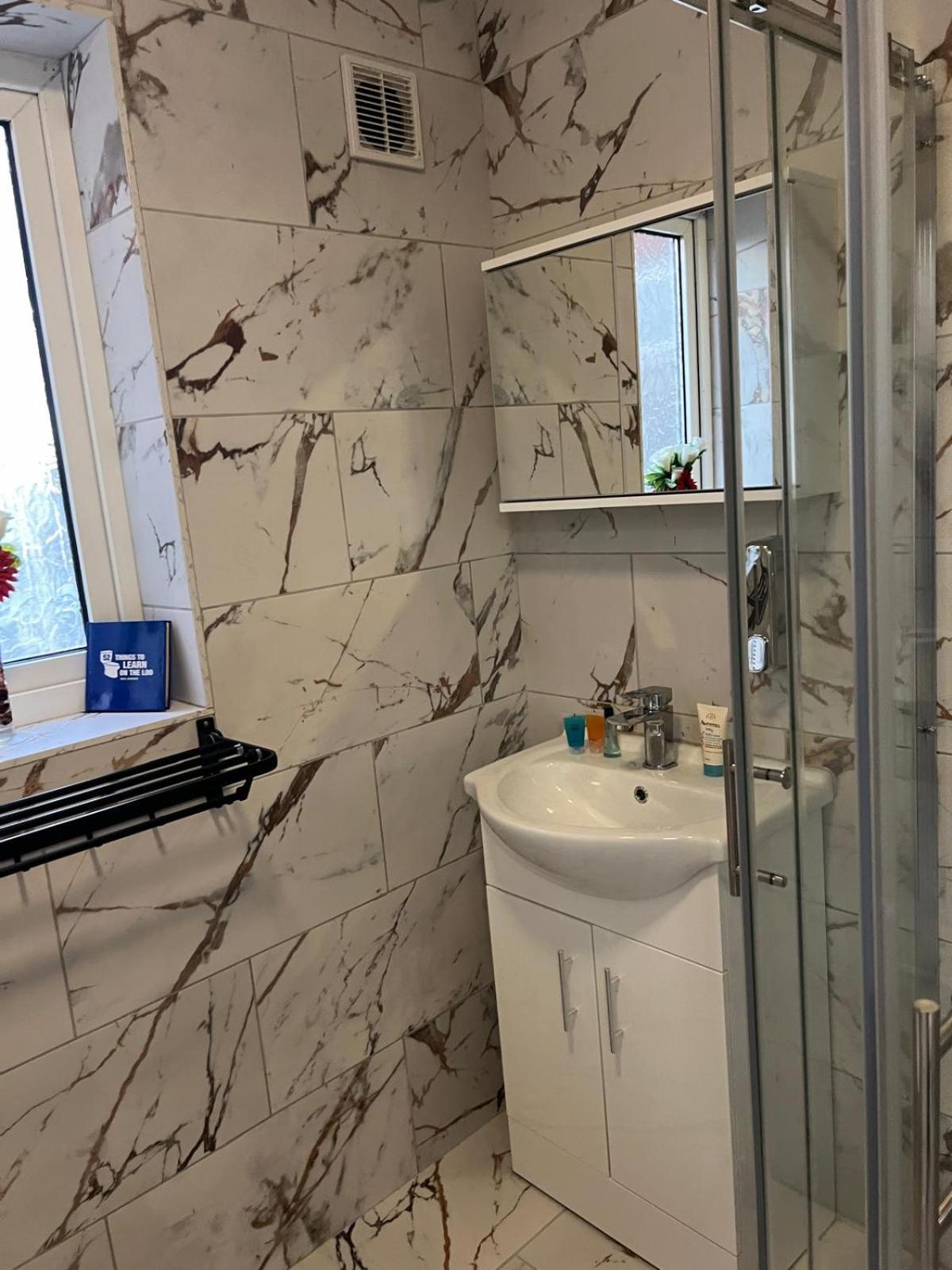 Beautiful 2-Bedroom In Grays Close To Lakeside Exterior foto