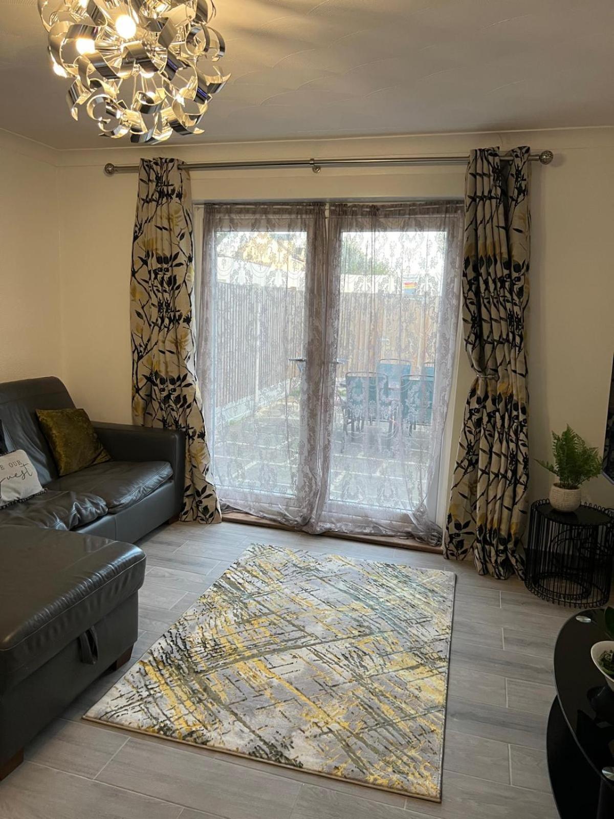 Beautiful 2-Bedroom In Grays Close To Lakeside Exterior foto