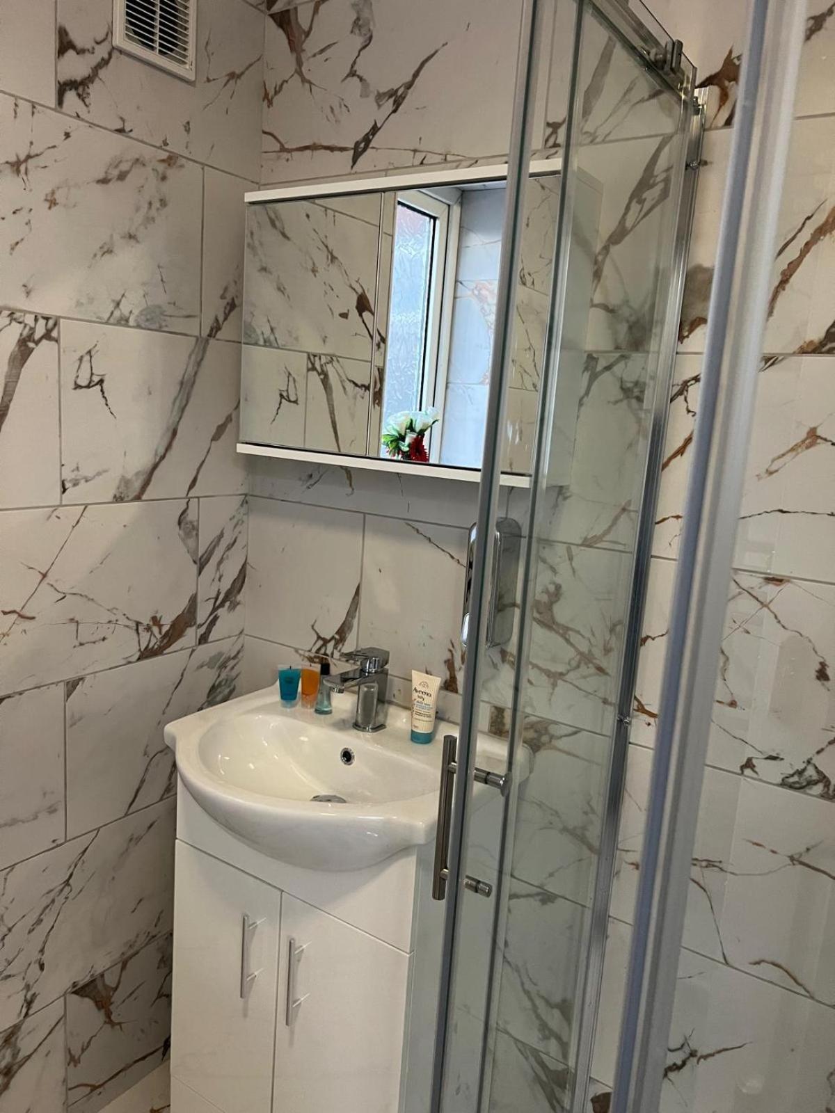 Beautiful 2-Bedroom In Grays Close To Lakeside Exterior foto