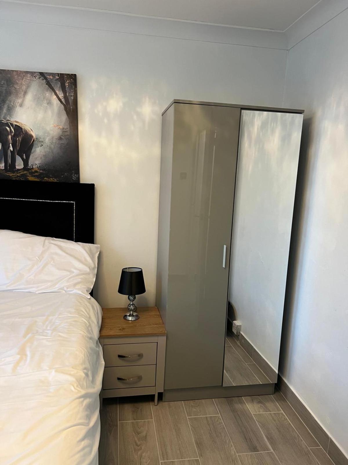 Beautiful 2-Bedroom In Grays Close To Lakeside Exterior foto