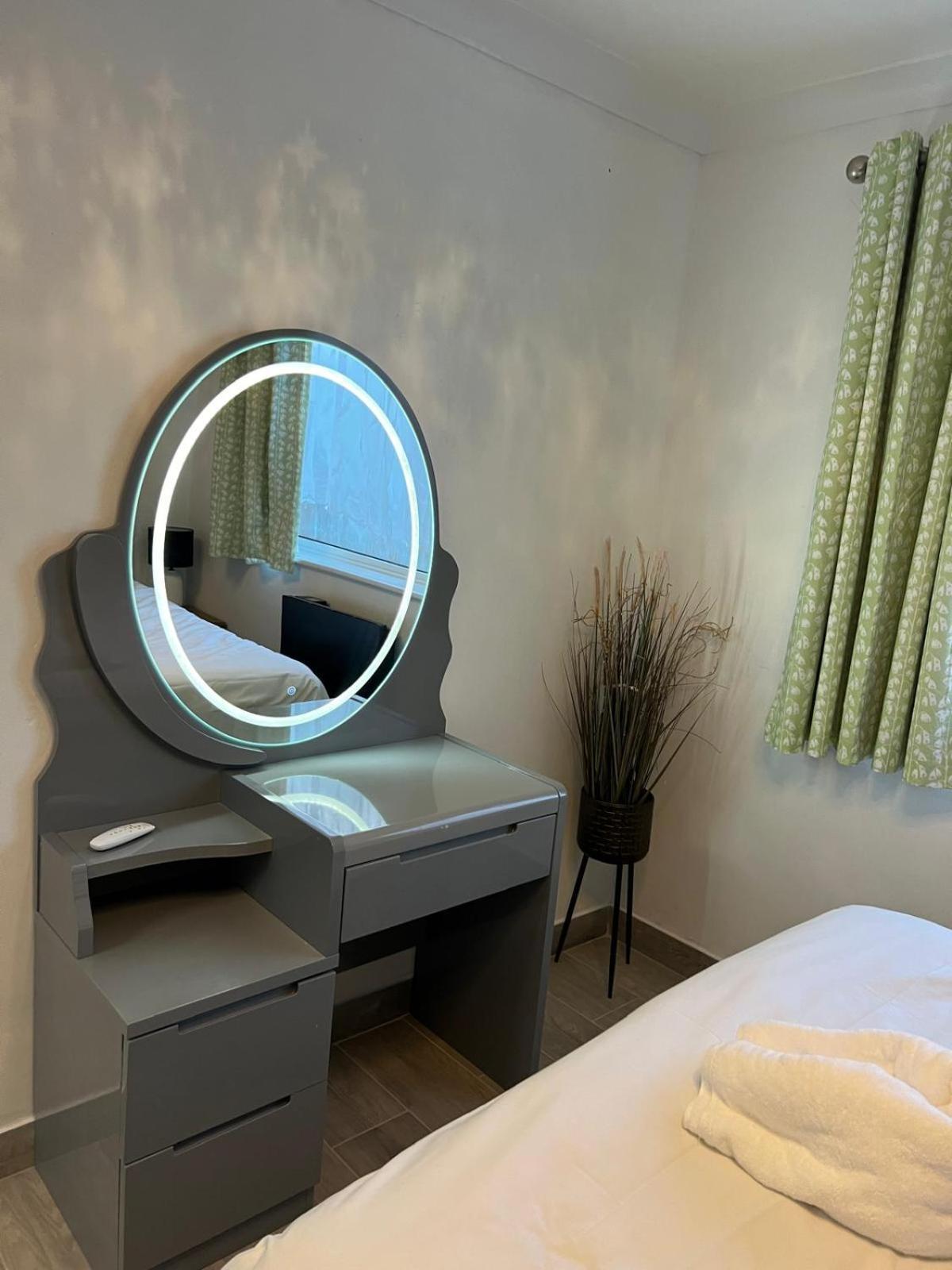 Beautiful 2-Bedroom In Grays Close To Lakeside Exterior foto